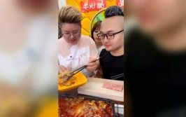 娱乐吃瓜酱偷外卖,一场意外的美食冒险