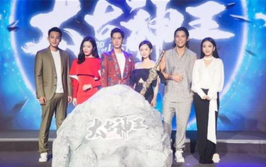 她为了吃瓜进娱乐圈小说,她为吃瓜而入娱乐圈的奇幻之旅